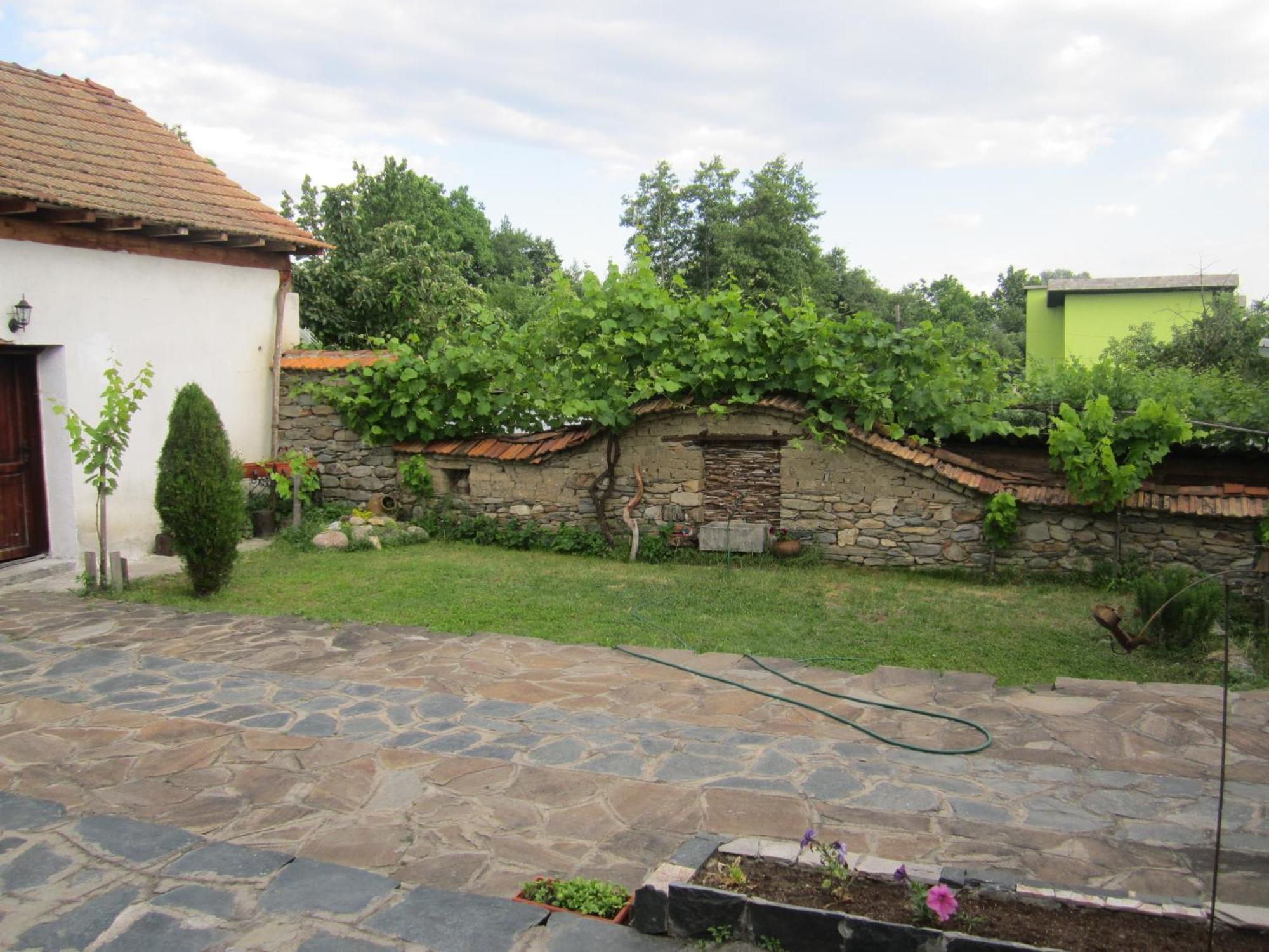 Popov Konukevi 2*
